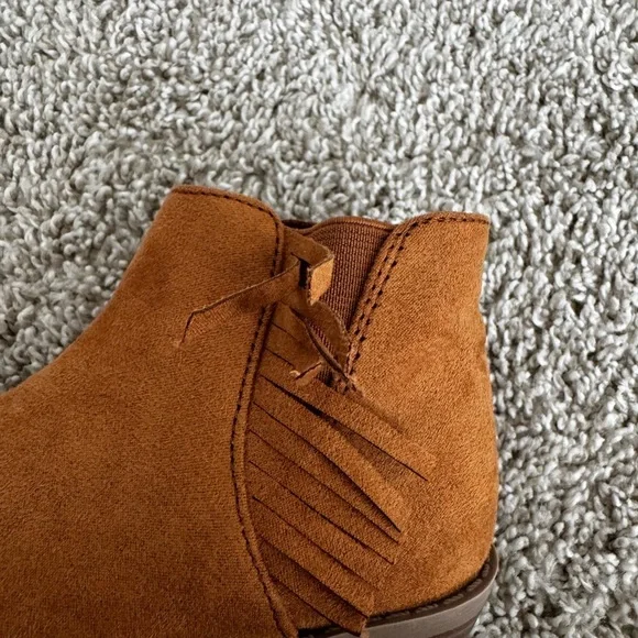 Old Navy Toddler Brown Suede Ankle Boots Side Zip Fringe Ankle Boots Size 7 - Picture 3 of 10